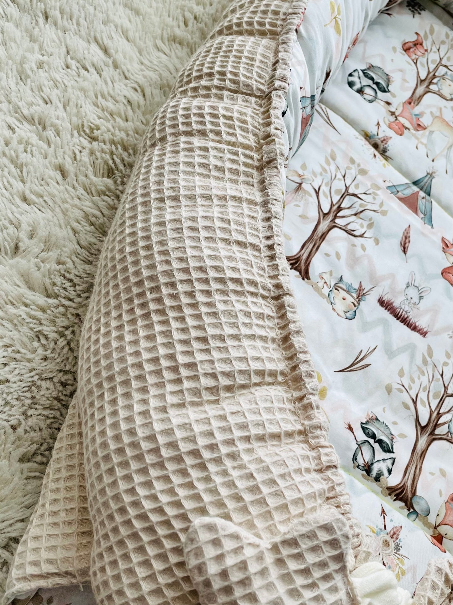Spielmatte, Spielunterlage, Wickelauflage, Waffelpiquet, Waldtiere, Babydecke